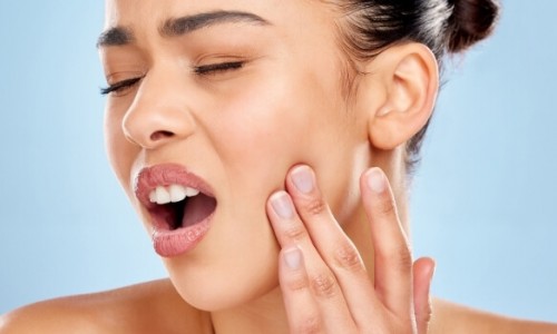 Çene Ağrısı ve Kilitlenme Sorunları İçin Tedavi Seçenekleri Nelerdir? Çene Ağrısı ve Kilitlenme Sorunları İçin Tedavi Seçenekleri Nelerdir?